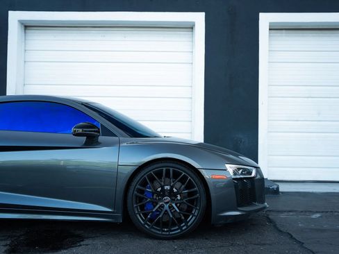 Used 2018 Audi R8 V10 w/ Premium Package RWD image 9