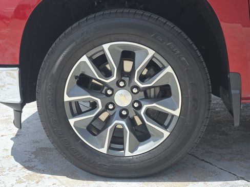 Used 2023 Chevrolet Silverado 1500 LT AWD/4WD image 14