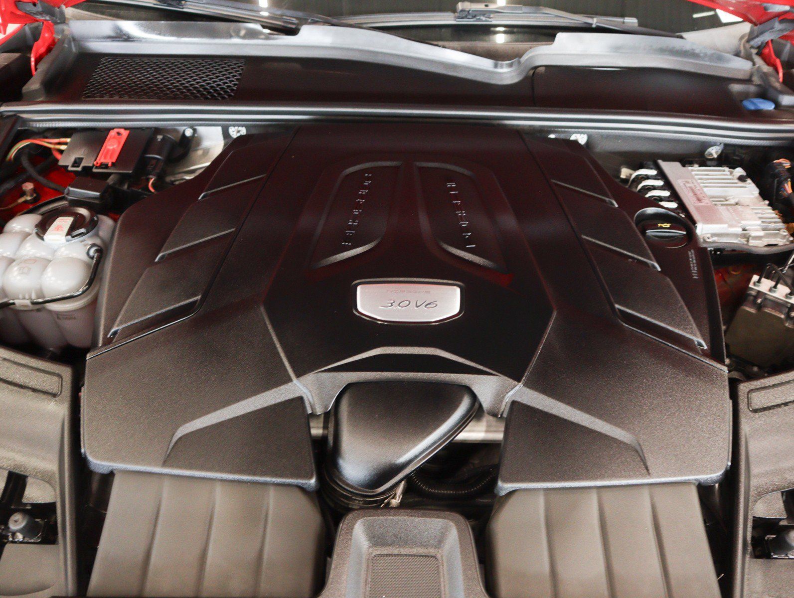 Certified 2023 Porsche Cayenne Coupe AWD/4WD image 27