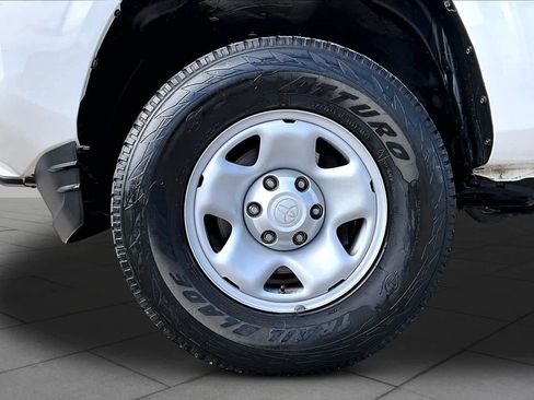Used 2021 Toyota Tacoma SR w/ SR Convenience Package RWD image 11