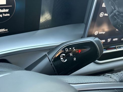 New 2026 Volkswagen Tiguan SE R-Line image 20