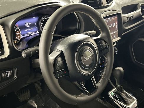 Used 2021 Jeep Renegade Latitude image 12