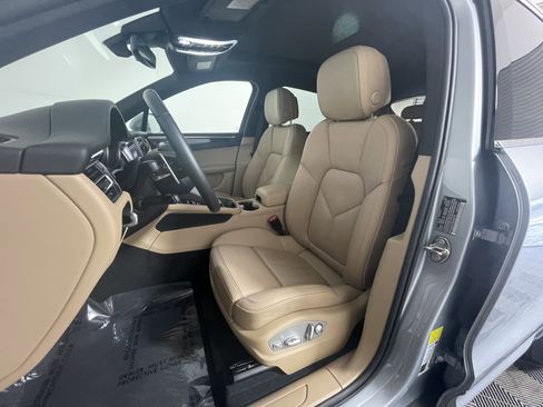 Used 2025 Porsche Macan image 5