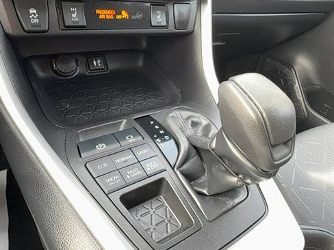 Used 2019 Toyota RAV4 XLE w/ Convenience Package image 24