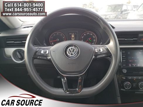 Used 2022 Volkswagen Passat 2.0T SE image 9