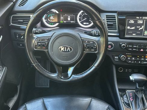 Used 2017 Kia Niro Touring FWD image 17
