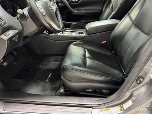 Used 2017 Nissan Altima 2.5 SL w/ Moonroof Package image 16