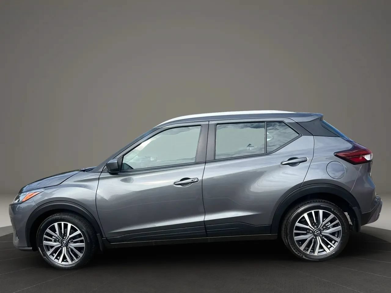 Used 2024 Nissan Kicks SV w/ Exterior Package FWD image 8