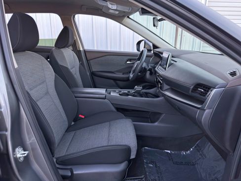 Used 2023 Nissan Rogue SV image 14