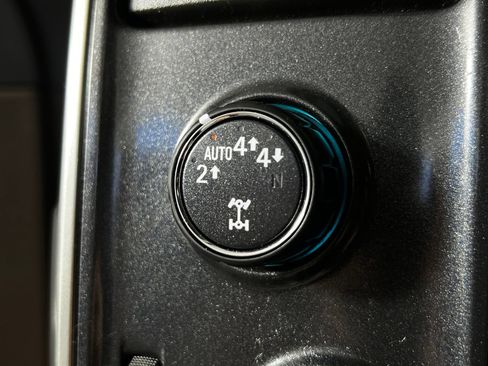Used 2018 Chevrolet Silverado 1500 LT AWD/4WD image 19