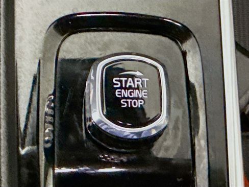 Used 2024 Volvo XC90 B5 Plus image 21