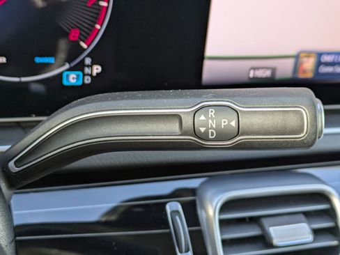 Used 2024 Mercedes-Benz GLS 450 4MATIC image 23