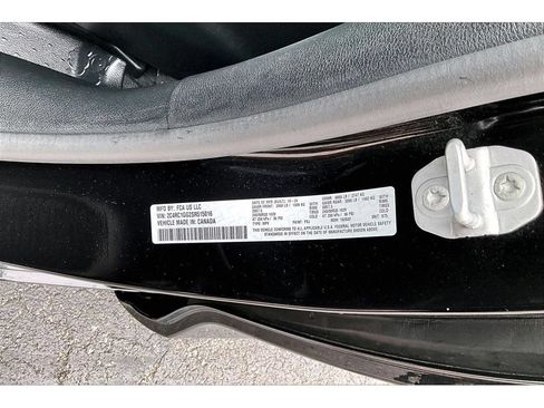 Used 2025 Chrysler Pacifica Limited FWD image 29