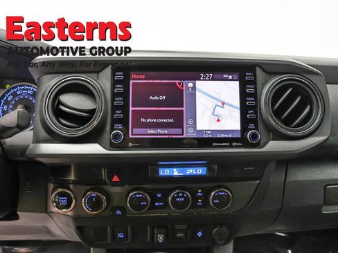 Used 2022 Toyota Tacoma TRD Sport AWD/4WD image 12