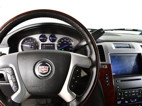 Used 2007 Cadillac Escalade AWD w/ Information Package image 18