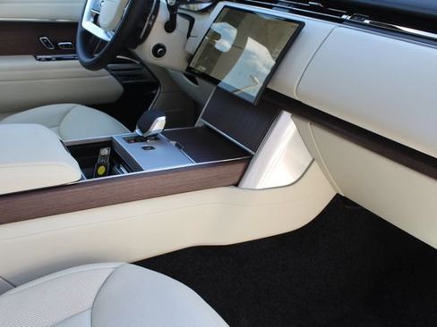 New 2025 Land Rover Range Rover SE image 25