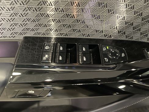 Used 2024 BMW i7 xDrive60 w/ Executive Package image 12