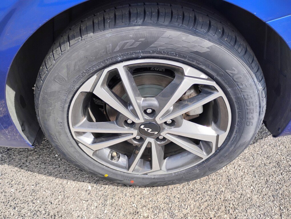 Used 2022 Kia Forte LXS FWD image 25