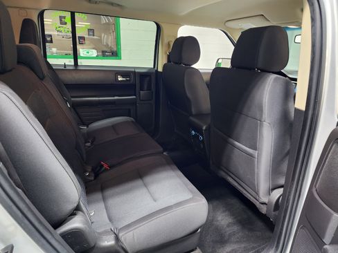 Used 2019 Ford Flex SE image 23