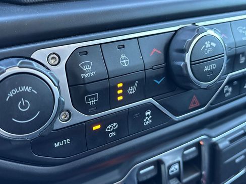 Used 2022 Jeep Wrangler Unlimited Rubicon image 10