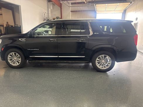 Used 2021 GMC Yukon XL SLT AWD/4WD image 7