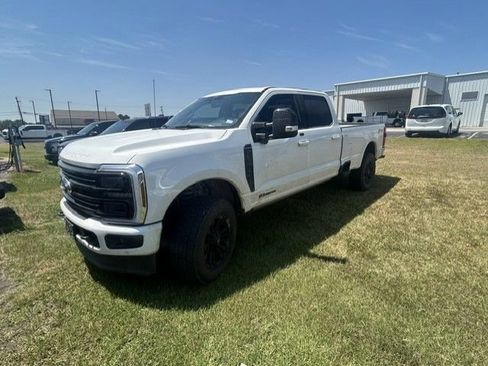Used 2025 Ford F350 Platinum AWD/4WD image 2