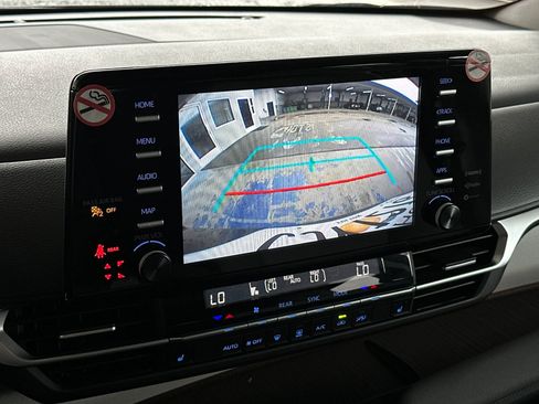 Used 2024 Toyota Sienna XLE image 19