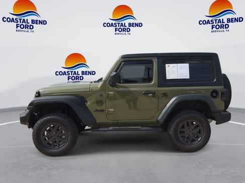 Used 2025 Jeep Wrangler Sport AWD/4WD image 5