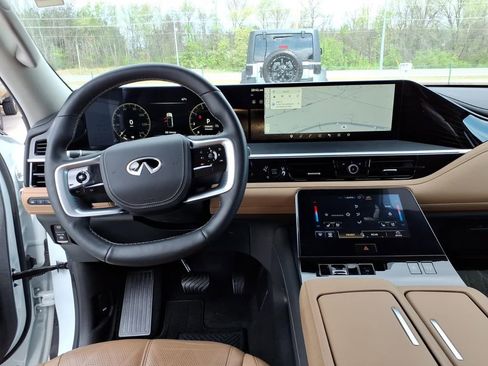 Used 2025 INFINITI QX80 Sensory AWD/4WD image 7