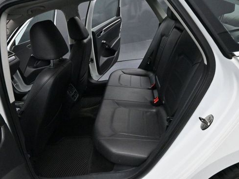 Used 2018 Volkswagen Passat 2.0T SE image 28