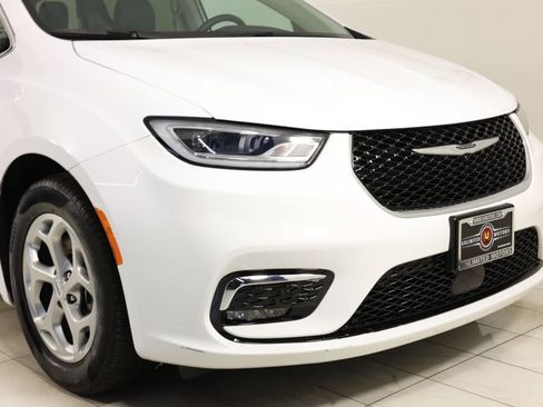 Used 2024 Chrysler Pacifica Limited FWD image 37