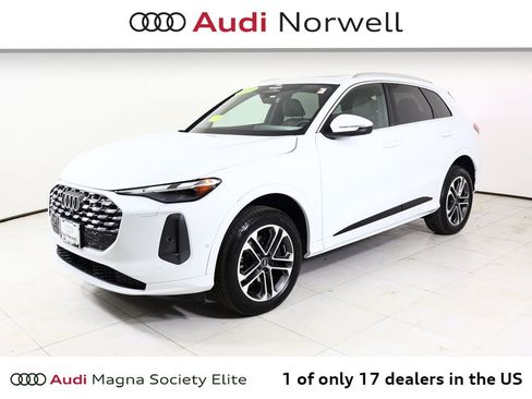 Used 2025 Audi Q5 2.0T Premium w/ Convenience Package image 12