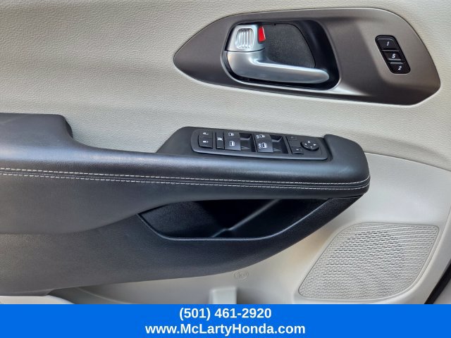 Used 2024 Chrysler Pacifica Touring-L FWD image 37