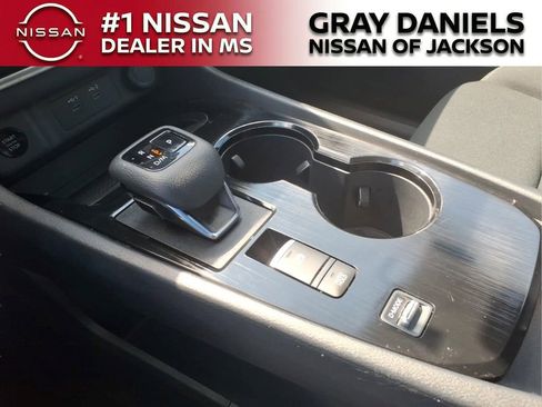 Used 2024 Nissan Rogue S FWD image 19