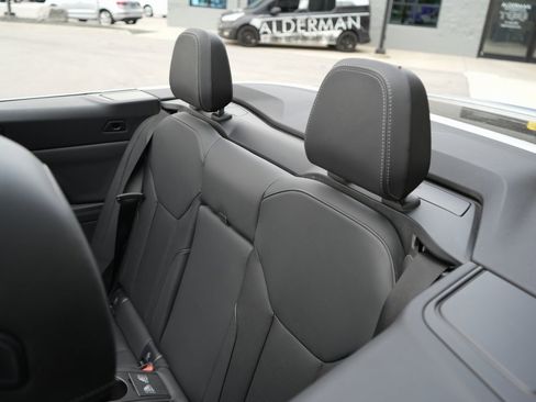 Used 2024 BMW 430i Convertible w/ Convenience Package image 32