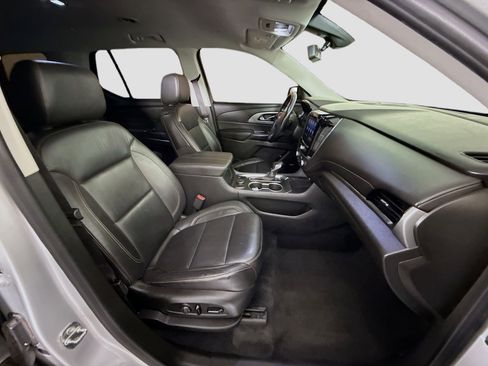 Used 2021 Chevrolet Traverse LT w/ LT Premium Package image 29