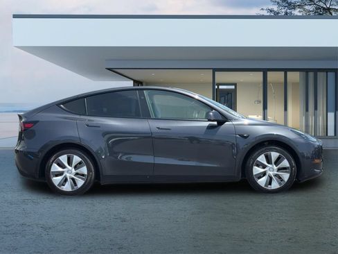 Used 2024 Tesla Model Y Long Range AWD/4WD image 3