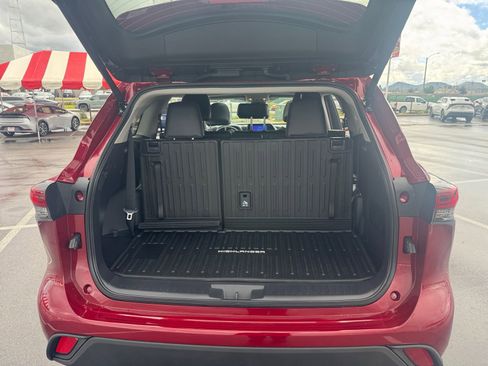 New 2026 Toyota Highlander XLE image 16