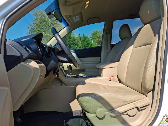Used 2013 Toyota Highlander FWD image 13