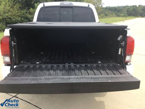 Used 2022 Toyota Tacoma SR image 10