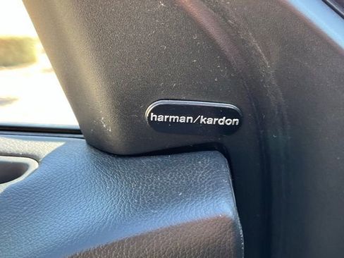 Used 2023 Chrysler 300 C RWD image 15
