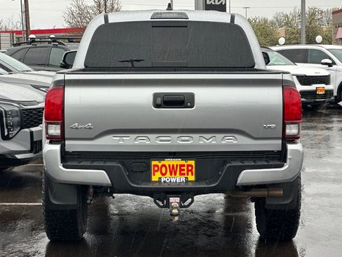 Used 2022 Toyota Tacoma SR5 w/ Technology Package image 5