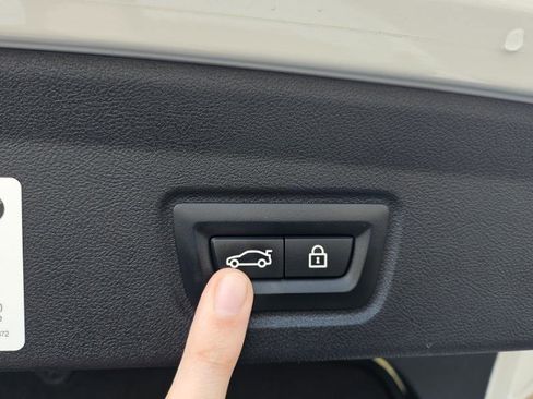 Used 2023 BMW i4 eDrive40 w/ M Sport Package image 87