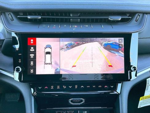 New 2026 Jeep Grand Cherokee Limited w/ Luxury Tech Group II AWD/4WD image 14
