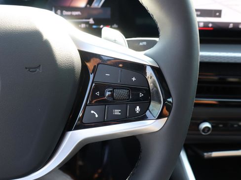 Used 2025 BMW 330i Sedan w/ M Sport Package image 17