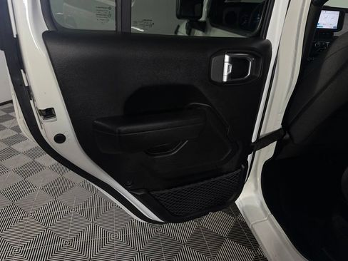 Used 2024 Jeep Wrangler Unlimited AWD/4WD image 27
