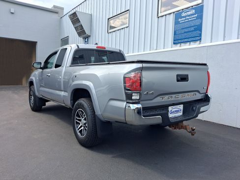 Used 2017 Toyota Tacoma SR5 w/ Tow Package AWD/4WD image 3