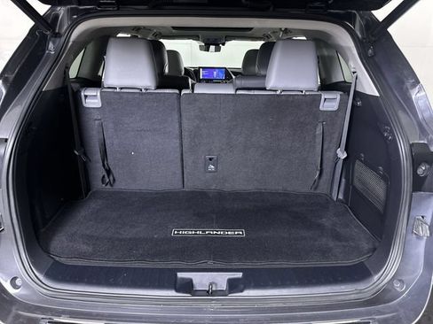 Used 2023 Toyota Highlander Platinum FWD image 27