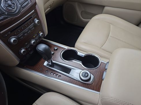 Used 2020 Nissan Pathfinder Platinum image 27