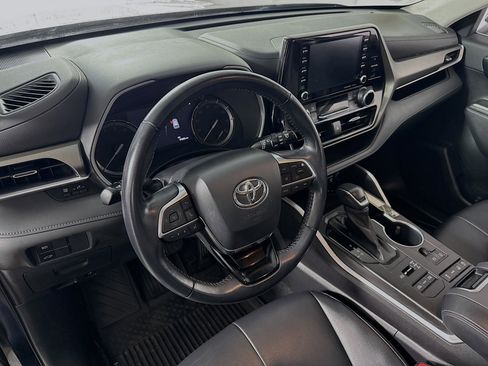 Used 2020 Toyota Highlander XLE image 12